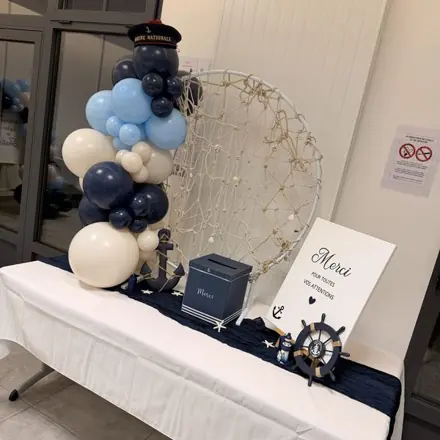Table des cadeaux thème marin — voir sur Instagram